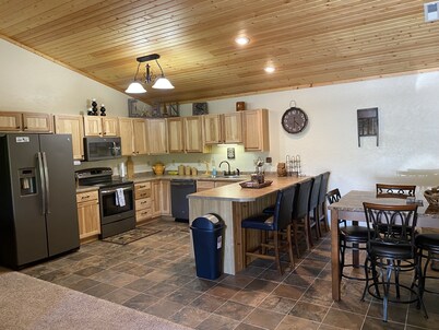 Cozy Cabin get away - walking distant to beach