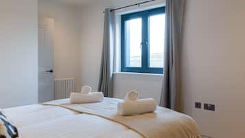 2 bedrooms, iron/ironing board, Internet, bed sheets