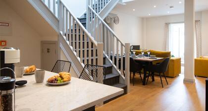 Large Duplex Apartment, Sun Terrace, Free Parking