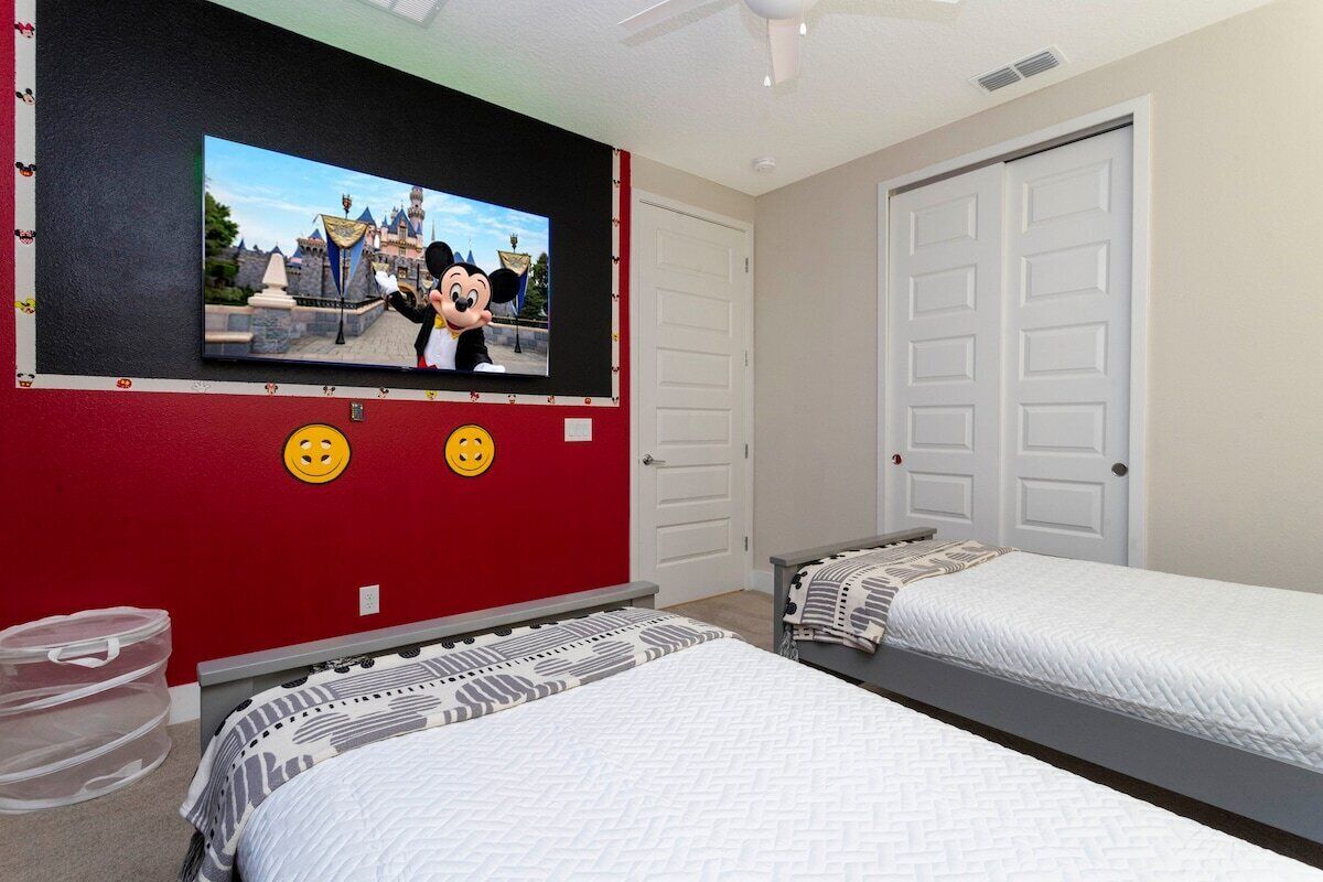 3 chambres, bureau, fer et planche à repasser, lit parapluie