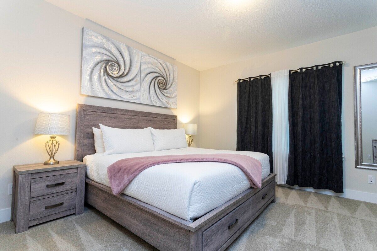 3 chambres, bureau, fer et planche à repasser, lit parapluie