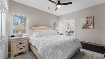 2 chambres, bureau, fer et planche Ă repasser, lit parapluie