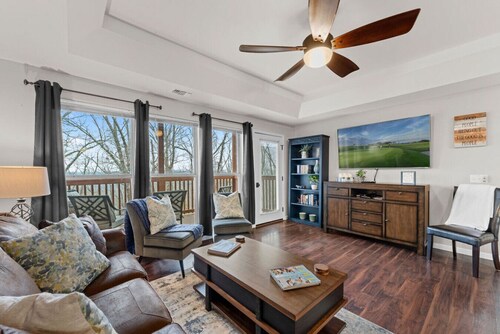 Spacious remodel 5 mn-SDC, 10 mn-Lake, 2BR 2.5BA