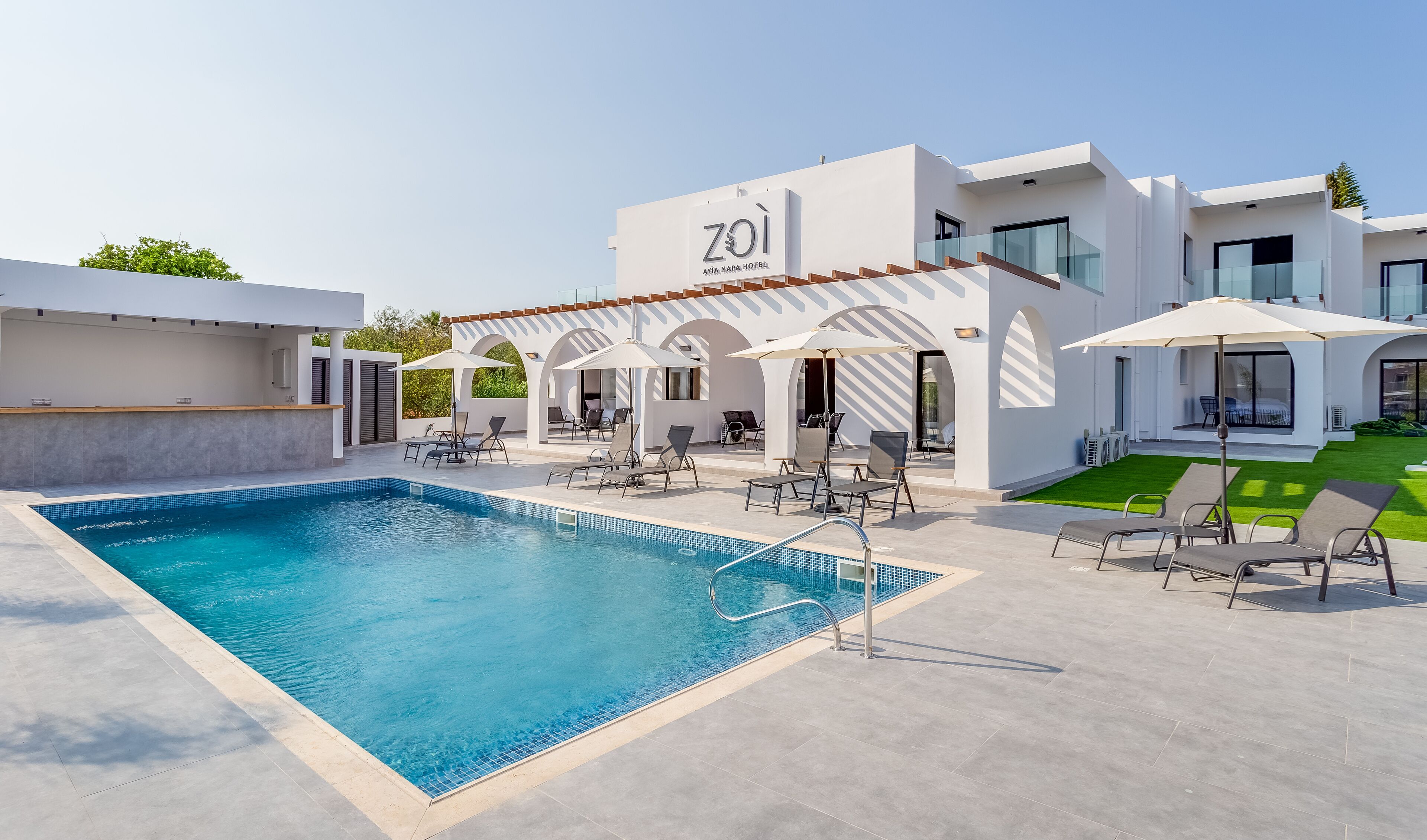 outdoor pool, pool loungers