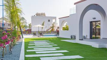 Deluxe Studio | Garden view