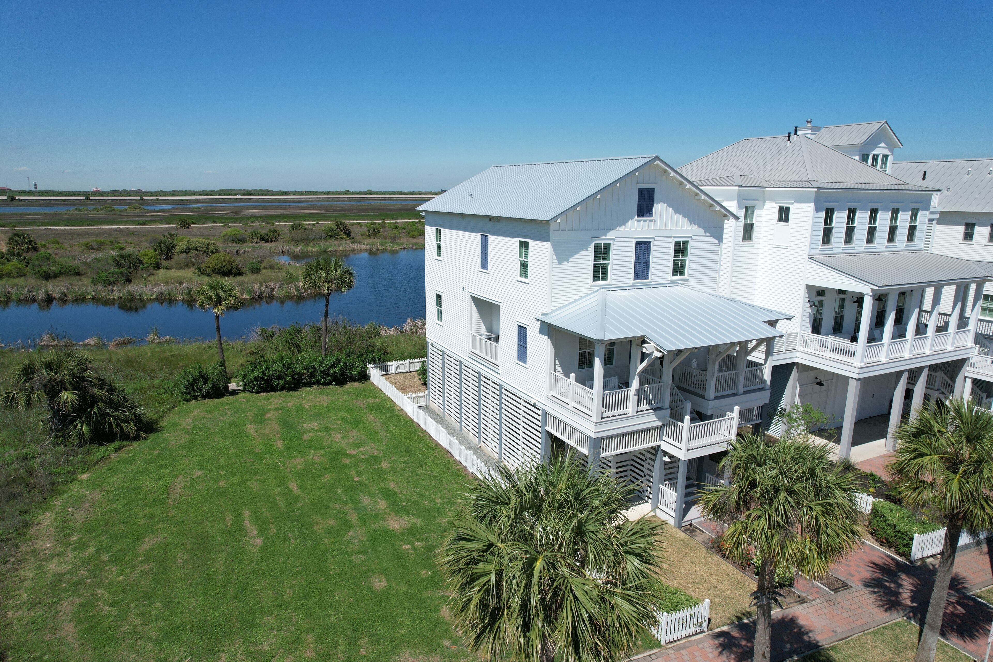 Lagoon-Front Home in Beachtown Galveston! 4-Bed/3.5 Bath