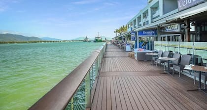 Waterfront Luxury at Harbour Lights: Stunning Marina Views & Prime Cairns Location