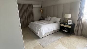 4 habitaciones, tabla de planchar con plancha y wifi gratis