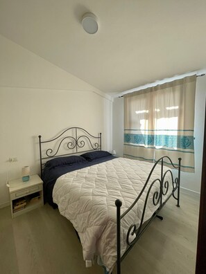 1 bedroom, iron/ironing board, internet, bed sheets