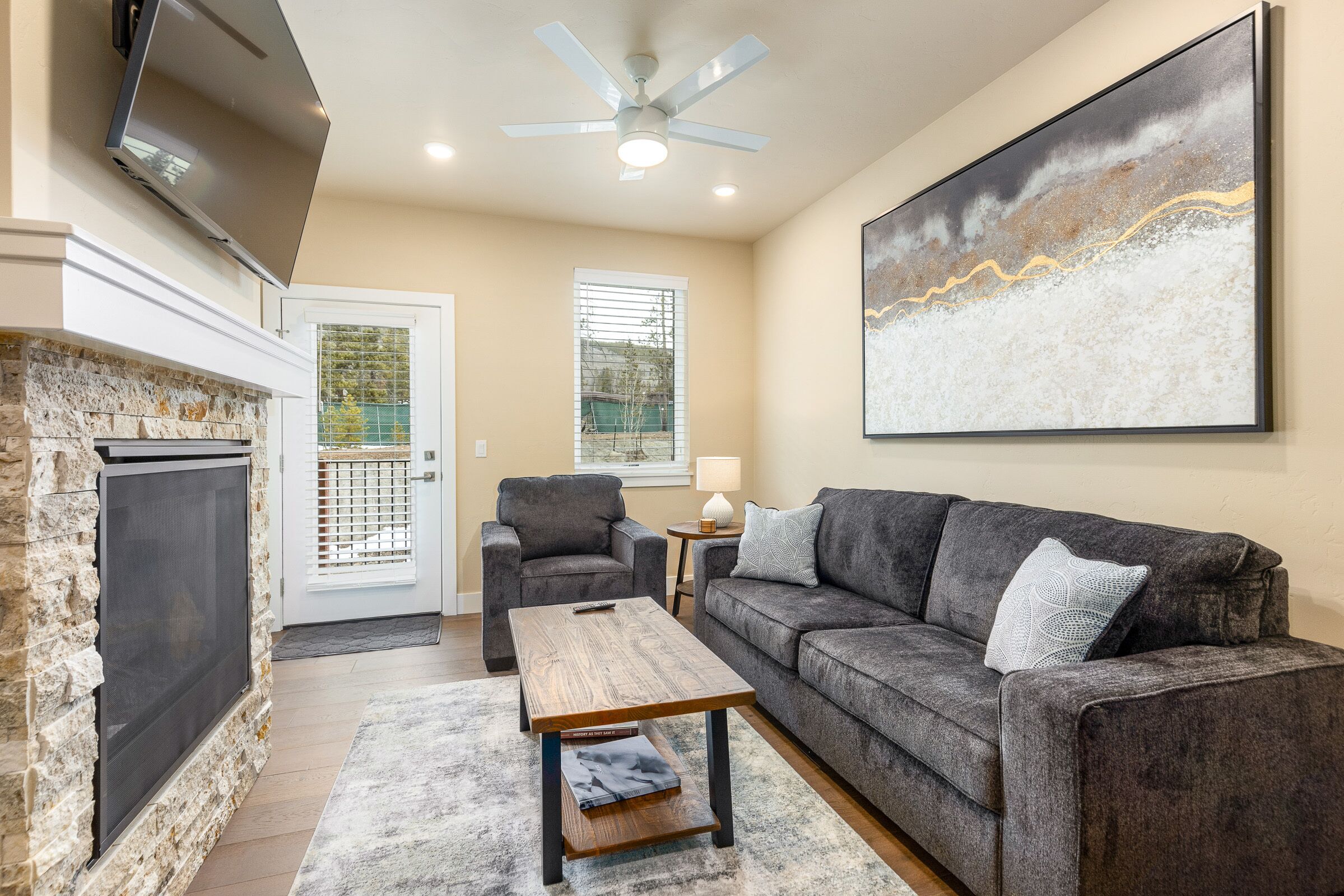 Brand New/Gorgeous Mountain Views/Shared Hot Tub/Steps to Keystone Lake!