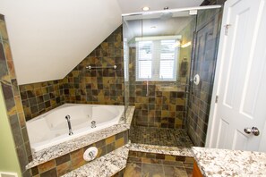 Combined shower/tub, jetted tub, hair dryer, towels