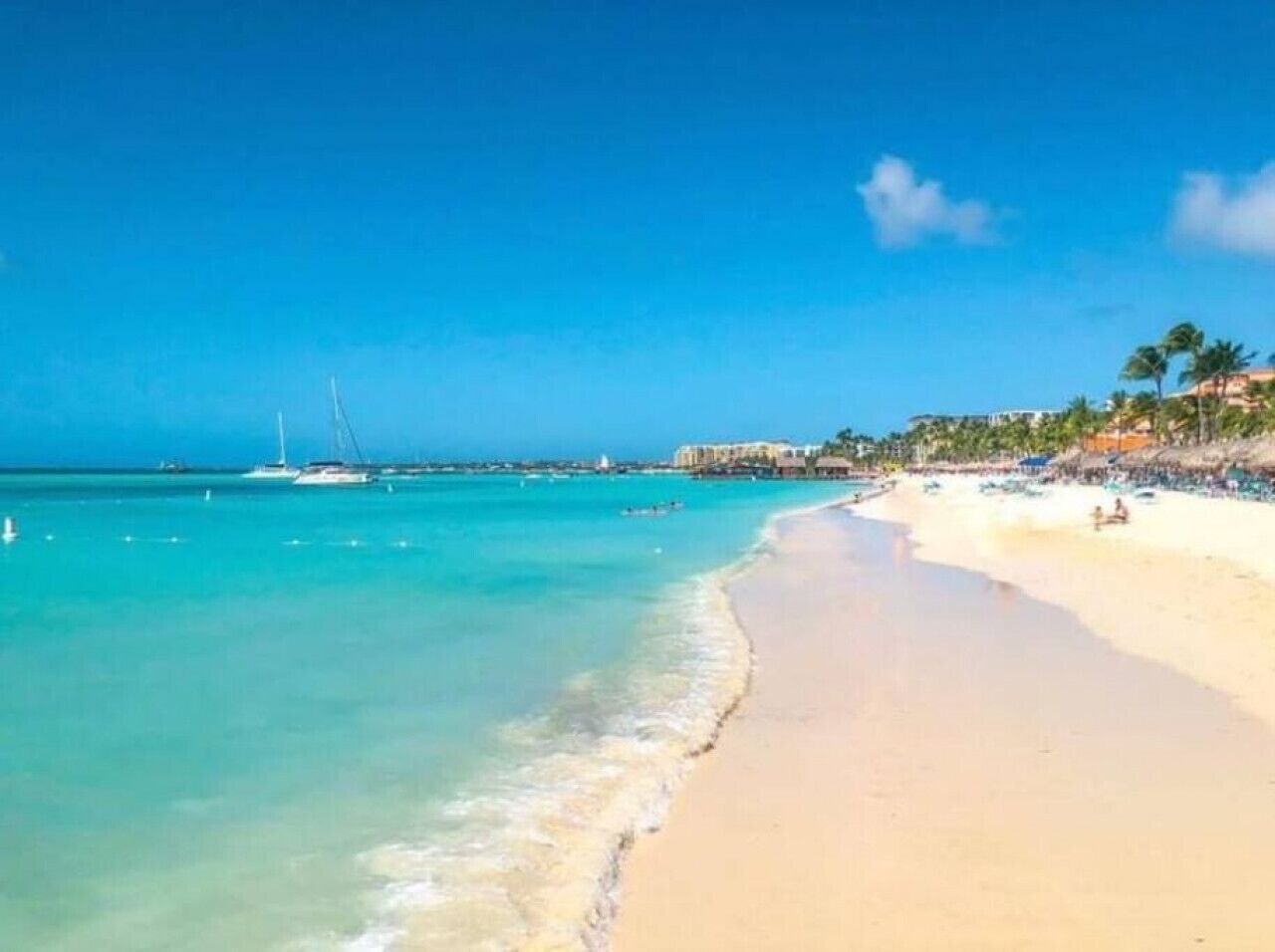 Beach nearby, sun loungers, beach towels