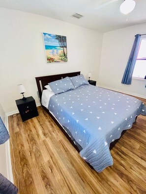 2 Schlafzimmer, Schreibtisch, Bügeleisen/Bügelbrett, WLAN