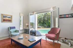Smart TV, fireplace, books, stereo - Provencal Mas with stunning view and pool (Murs)