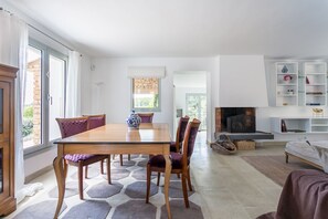 Dining - Provencal Mas with stunning view and pool (Murs)