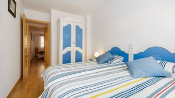 2 bedrooms, desk, soundproofing, iron/ironing board