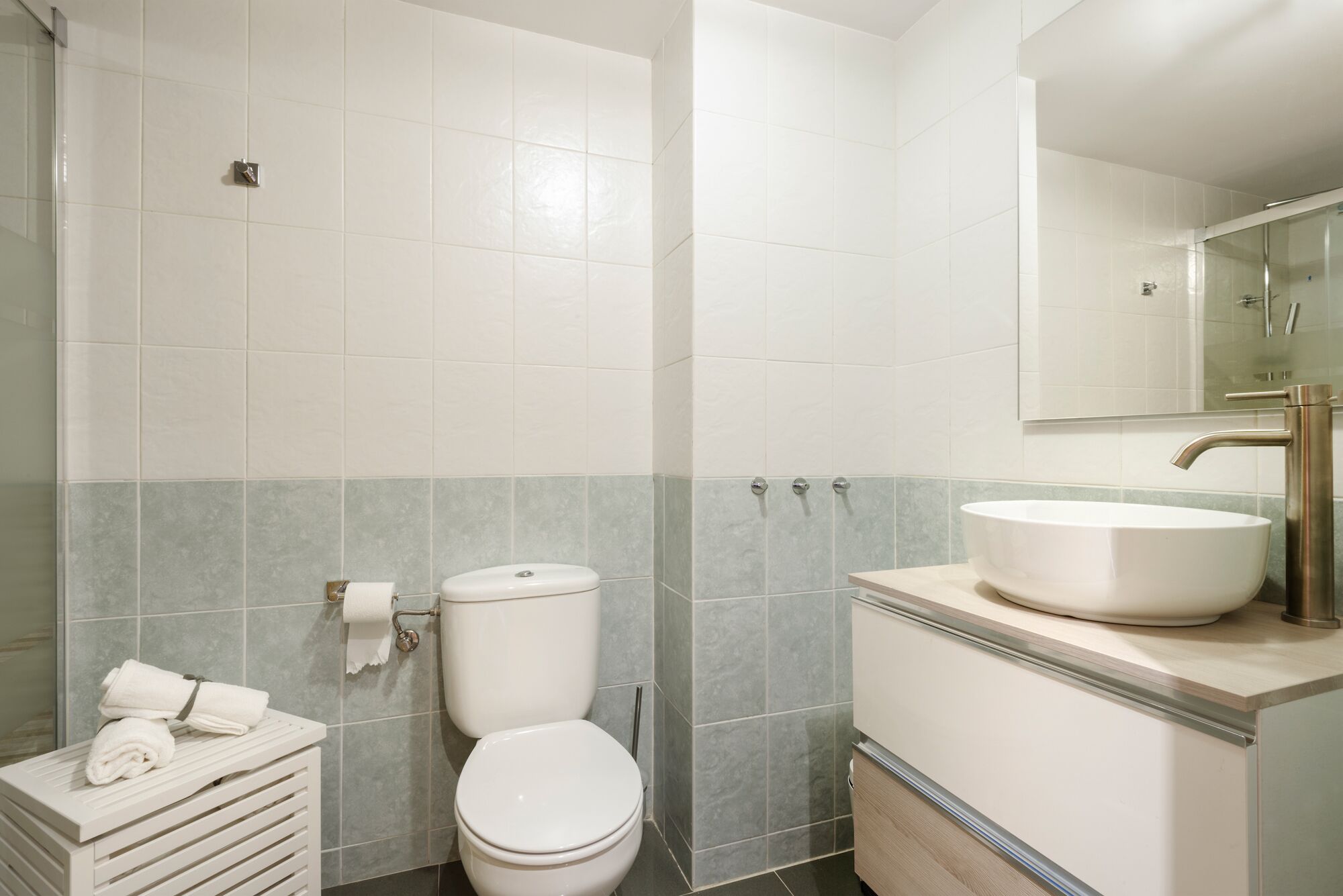 花灑/浴缸組合、提供毛巾、番梘、廁紙