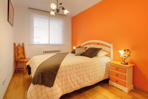 2 chambres, bureau, système d’insonorisation, fer et planche à repasser