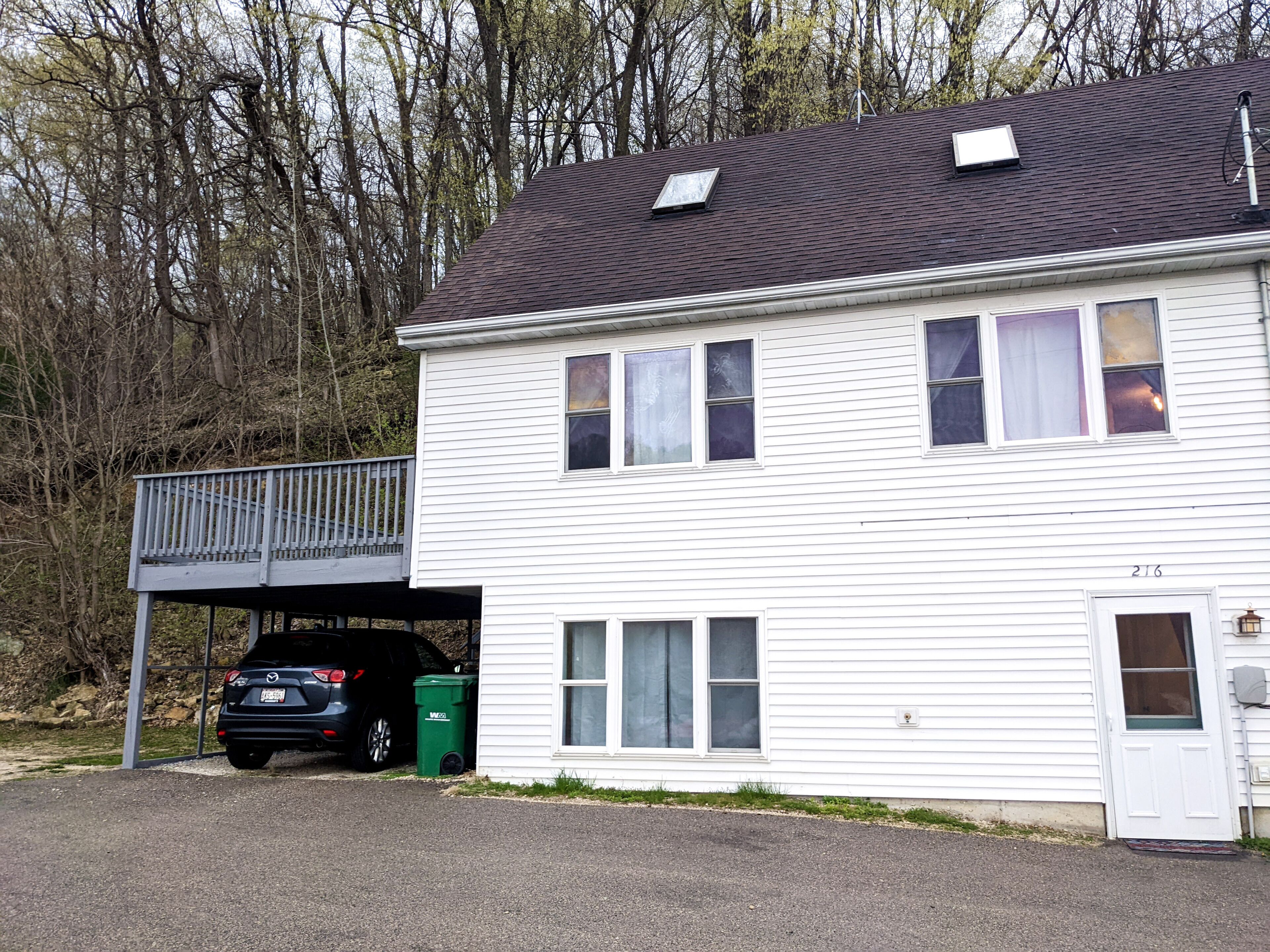 House on the Hill within walking distance of shopping and marina!