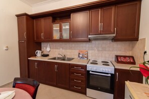 Kjøleskap, ovn og kokeplater