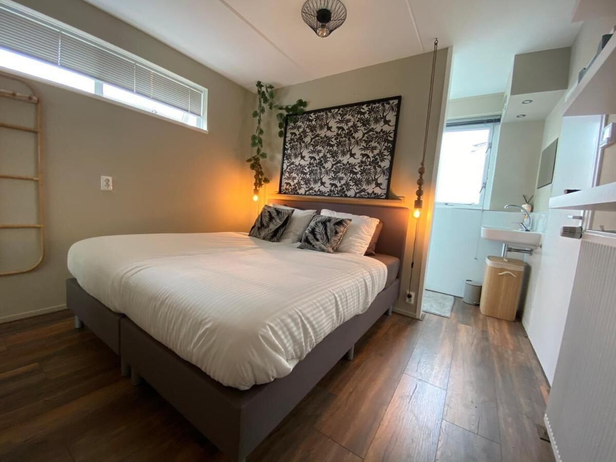 Deluxe Apartment | Free WiFi, bed sheets