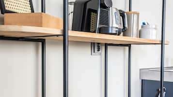 Deluxe Apartment | Private kitchen | Fridge, microwave, stovetop, dishwasher