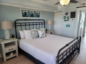 1 dormitorio, tabla de planchar con plancha, wifi y ropa de cama