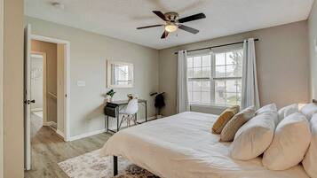 3 bedrooms, desk, iron/ironing board, free WiFi