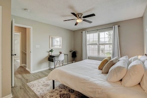3 habitaciones, escritorio, tabla de planchar con plancha y wifi gratis