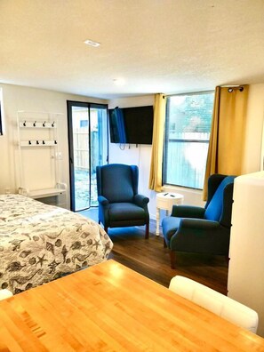 Iron/ironing board, free WiFi, bed sheets