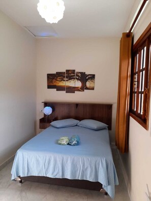 Double Room | Blackout drapes, iron/ironing board, free WiFi, bed sheets - Pousada Reis (Guarujá)