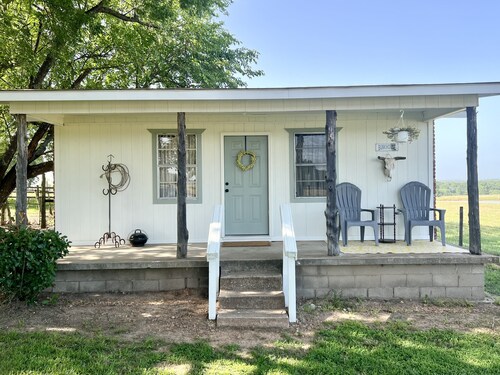 Bunkhouse on working cattle ranch minutes from town