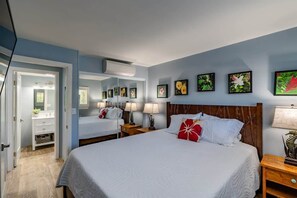 2 bedrooms, iron/ironing board, WiFi, bed sheets - Oceanfront condo with pool | Central Maui (Wailuku)