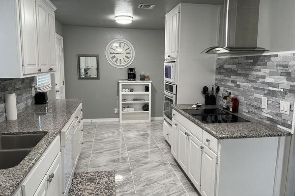 Refrigerador, microondas, horno, placa de cocina