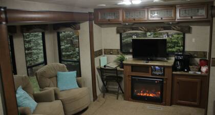 RV Glamping at the Knife Lake Getaway Homestead- King's Corner