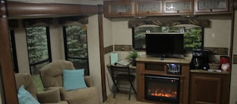 RV Glamping at the Knife Lake Getaway Homestead- King's Corner