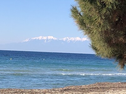 Villa Portaria near the sea, in Portaria Bay