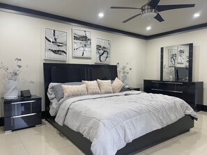 5 bedrooms, iron/ironing board, free WiFi, bed sheets - LUXURY VILLA (Miami)