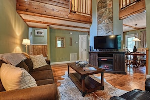 Una Smart TV, una chimenea