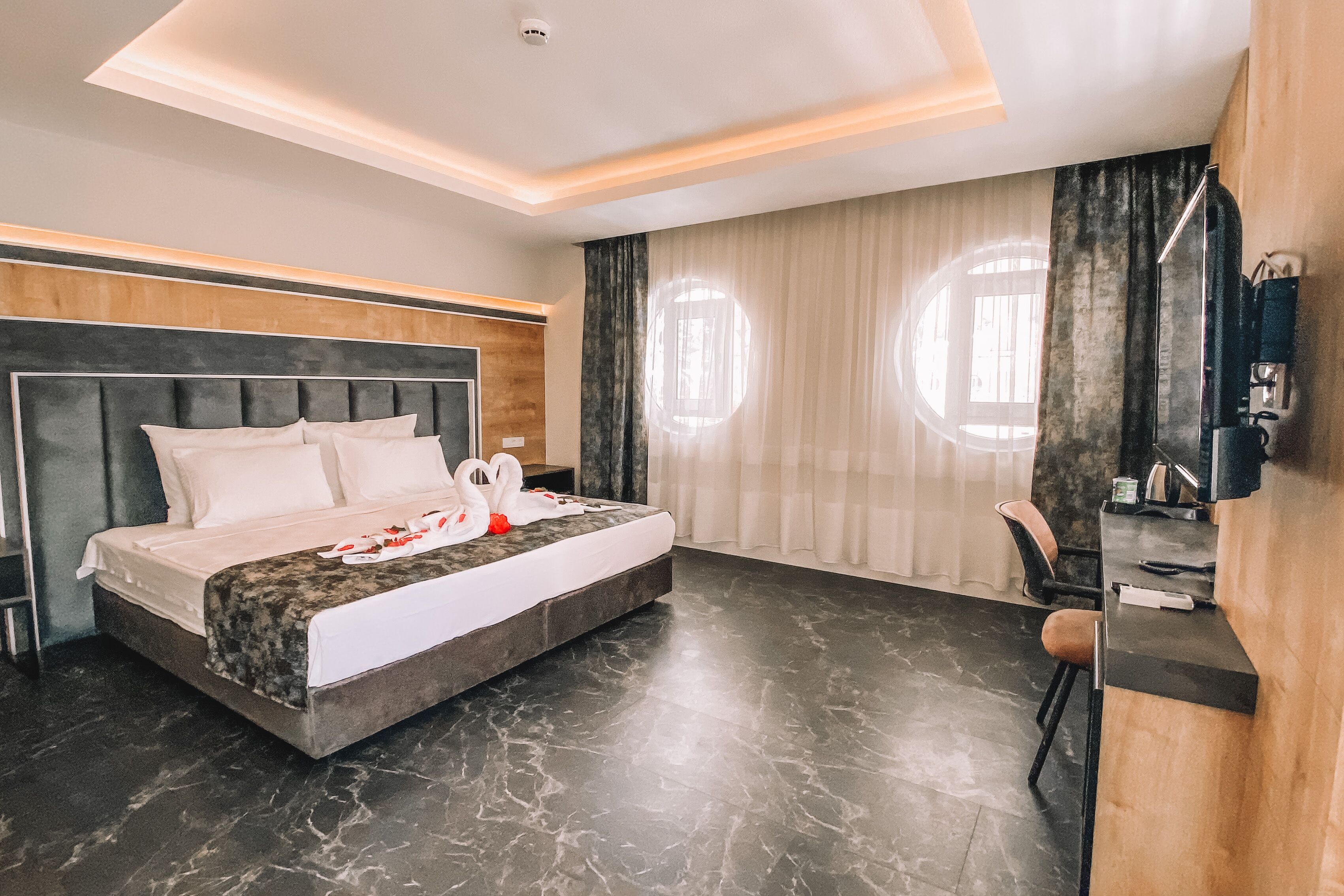 minibar, in-room safe, individually decorated, individually furnished