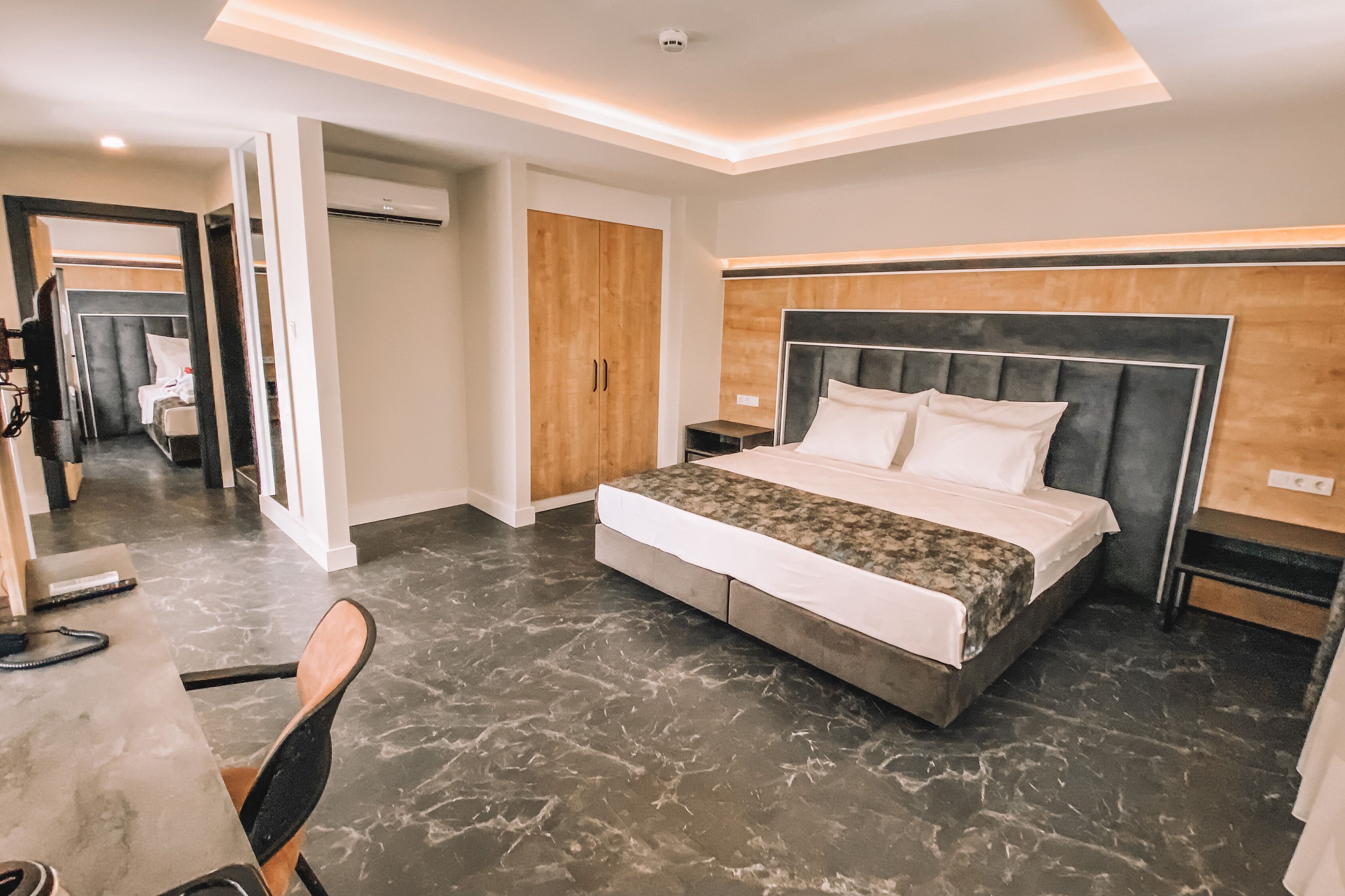 minibar, in-room safe, individually decorated, individually furnished