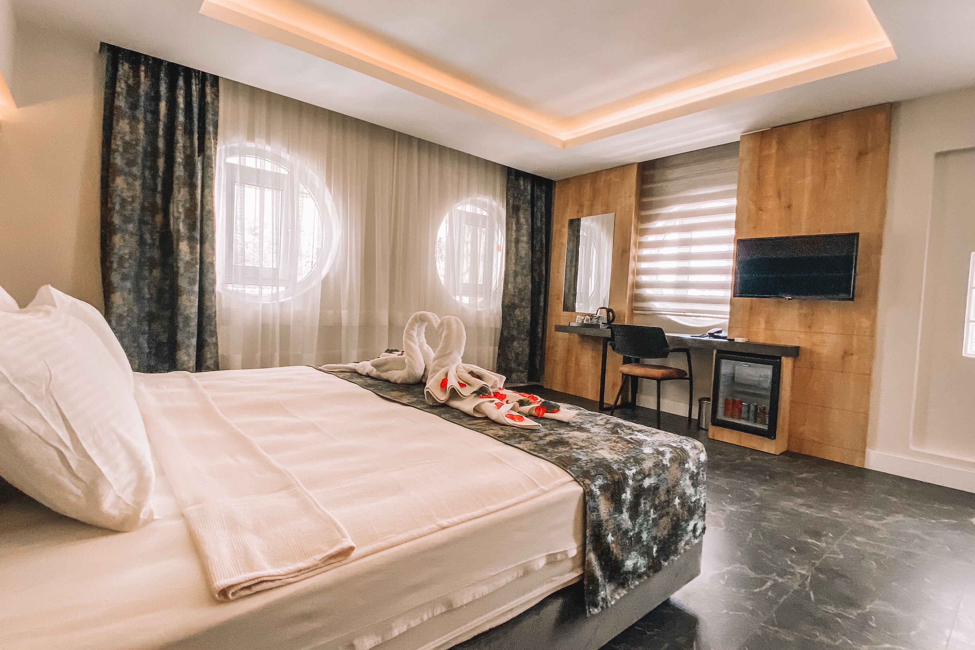 minibar, in-room safe, individually decorated, individually furnished