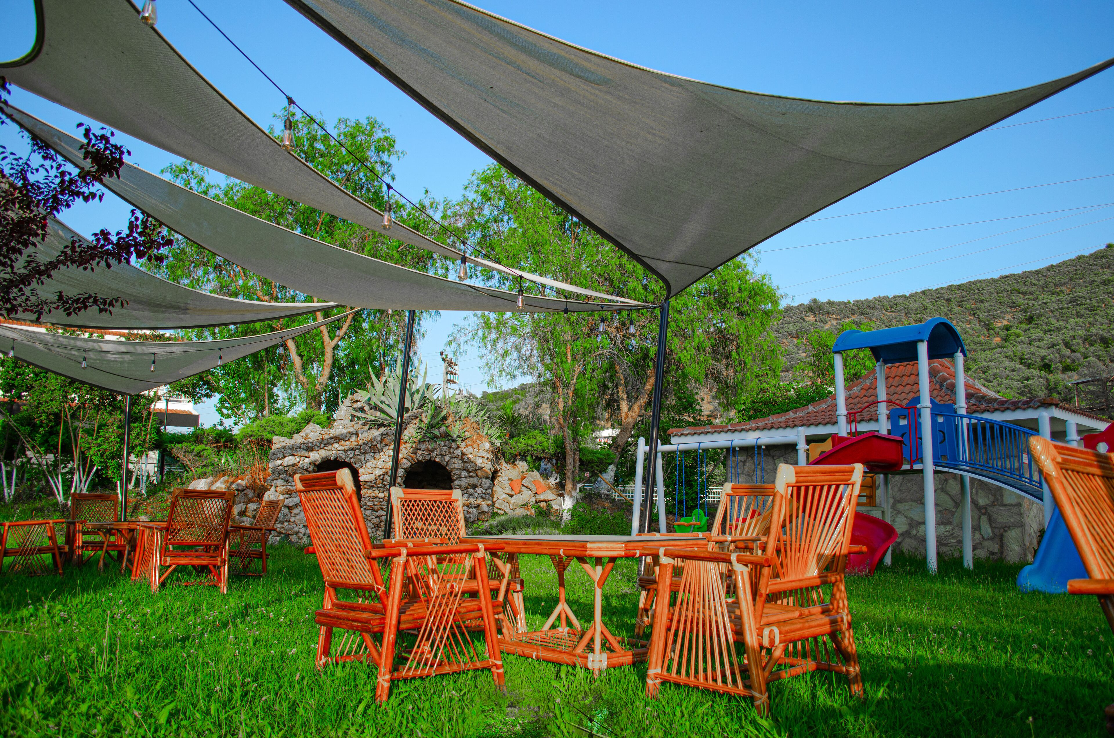 family room | minibar, in-room safe, individually decorated, individually furnished