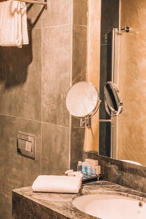 Shower, rainfall showerhead, free toiletries, hair dryer - Four Sides Bodrum Airport  (Milas)