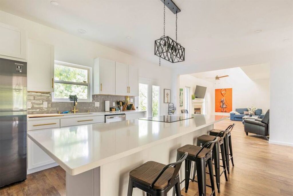 Newly renovated 5 bedroom w Golf room