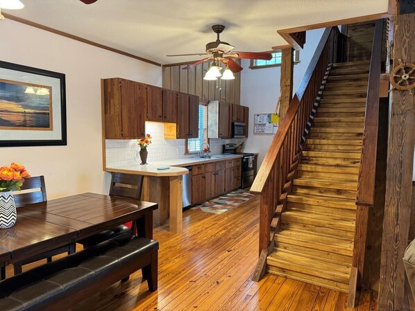 Interior - Max's Place Next to landings, Boat parking, quiet and relaxing (Steinhatchee)