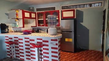 Fridge, oven, stovetop, blender