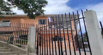 2 minutes from the main pier, beach, super close to a mini market, main street.