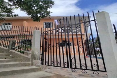 2 minutes from the main pier, beach, super close to a mini market, main street.