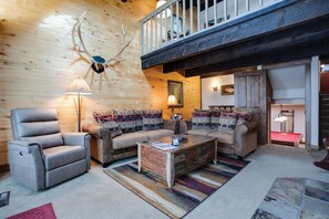 Interior - Pool Table, Multi-Level, On Free Bus Route, Renovated, Ski Locker in Gondola Sq. (Steamboat Springs)